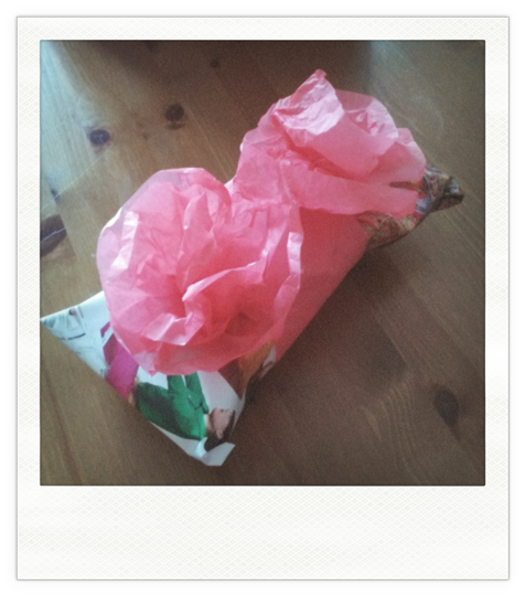 Geschenkverpackung und kein Geschenkpapier zur Hand