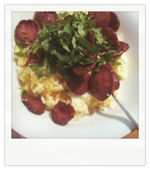 Rührei mit türkischer Knoblauchwurst – Sucuk