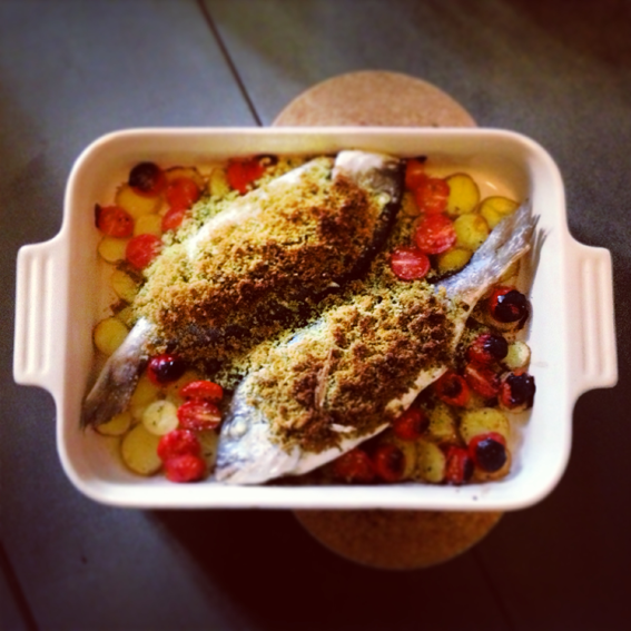 Frische Dorade aus dem Ofen mit Kräuterkruste